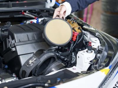 🚗 Toyota karbonat angidridni ushlab qoluvchi dvigatel ustida ishlamoqda