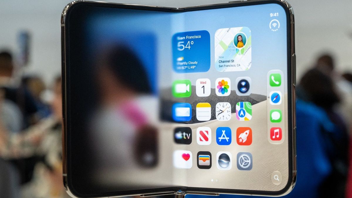 Apple kompaniyasining ilk buklama telefoni 📱